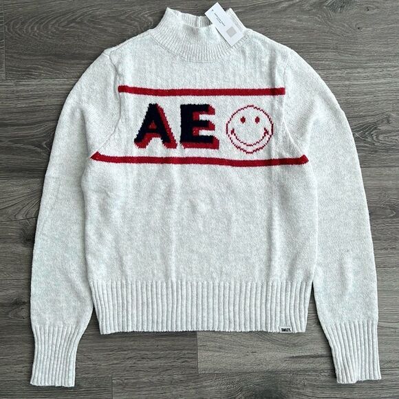 AMERICAN EAGLE Smiley Mock Neck Sweater Size Medium Gray Logo Soft Knit NWT - Picture 1 of 10